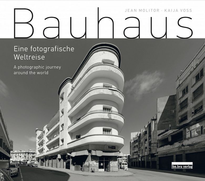Buchcover zu Jean Molitor, Kaija Voss: Bauhaus. Eine fotografische Weltreise / A photographic journey around the world. Berlin 2018. https://www.bebraverlag.de/verzeichnis/titel/823-bauhaus.html