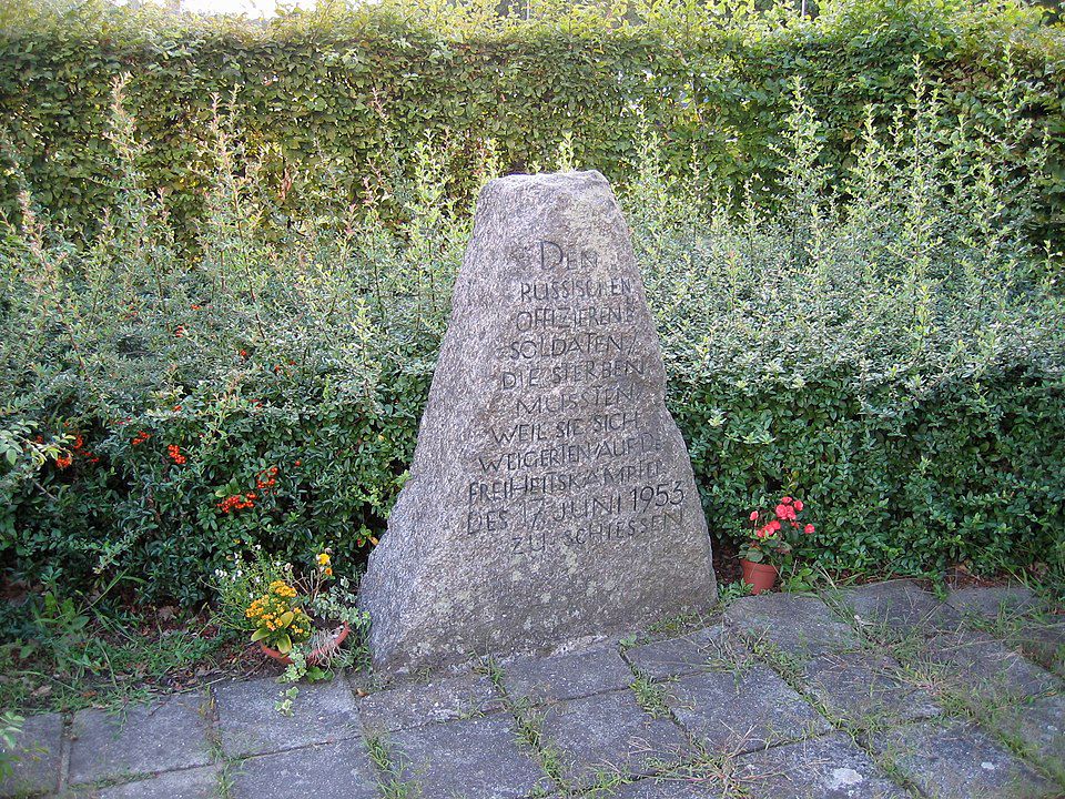 Gedenkstätte 17. Juni 1953 (Berlin), Gedenkstein.
