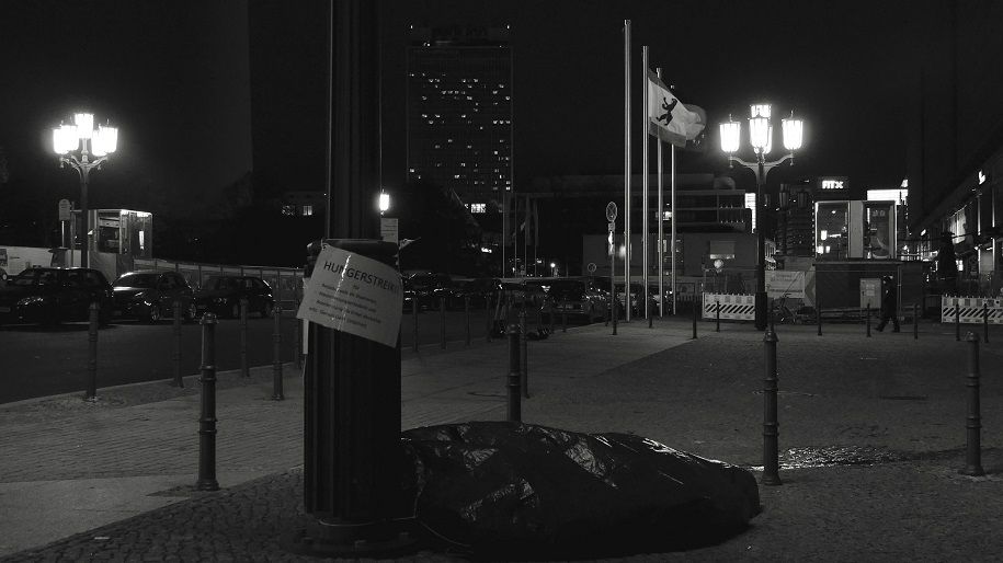 Still from Zahlvaterschaft | Fatherland (GER 2021), directed by Moritz Siebert, Berlinale Forum Expanded 2021, © Moritz Siebert.