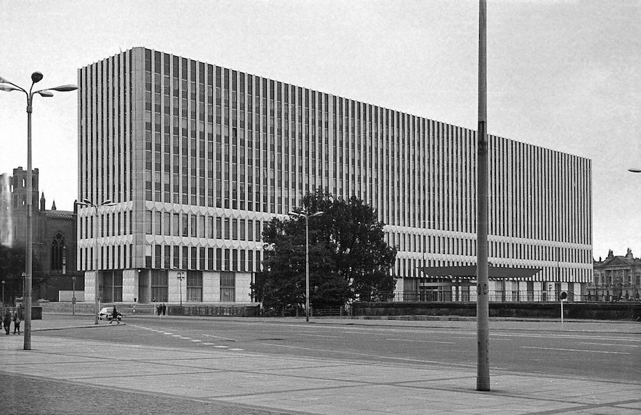Ost-Berlin: Ministerium für Auswärtige Angelegenheiten der DDR, Marx-Engels-Platz. Quelle: Wikimedia Commons. Lizenz: CC BY-SA 4.0.