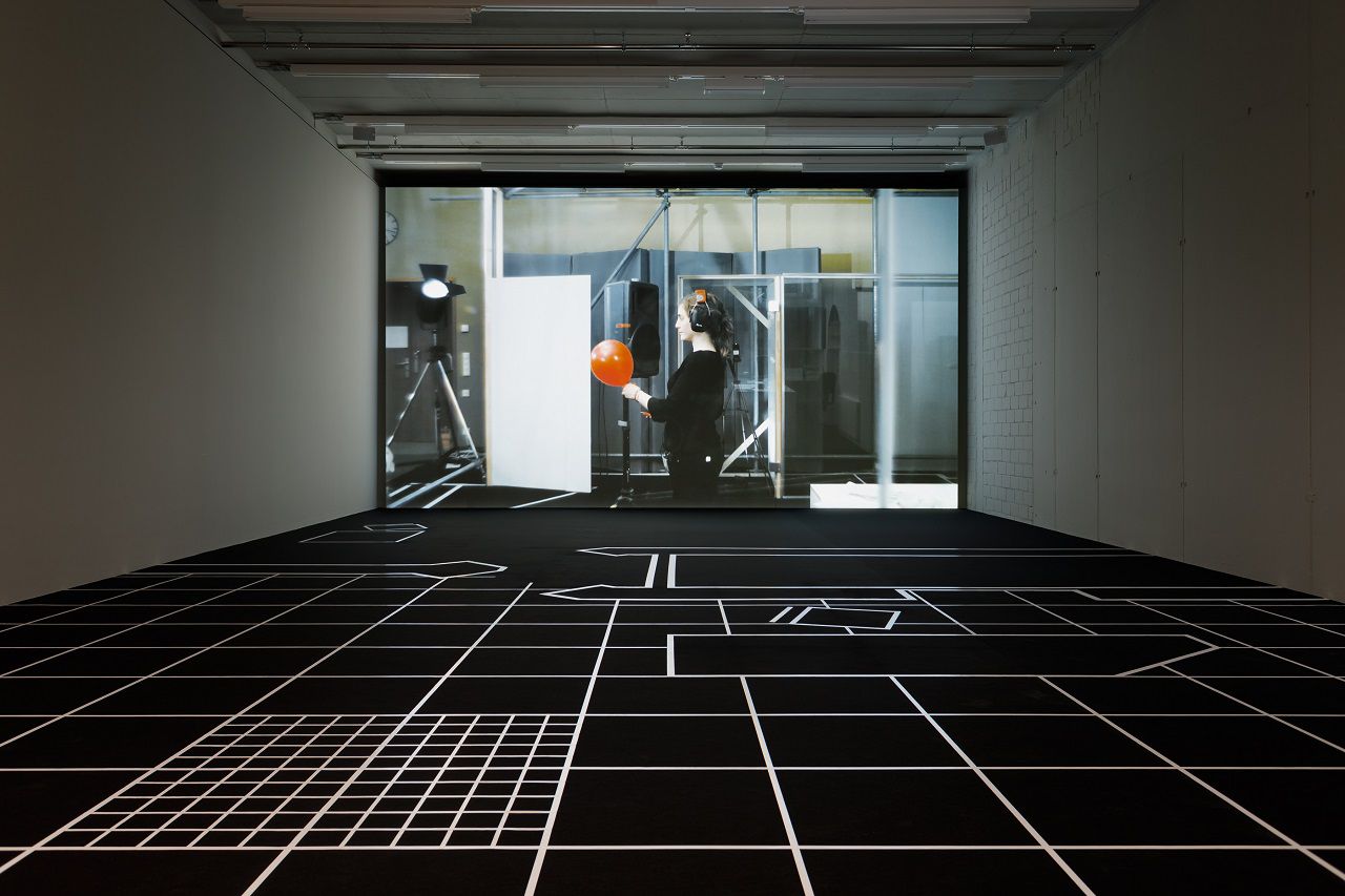 Installationsansicht TOWERMMK, Forensic Architecture, 77sqm_9:26min, 2017, © Forensic Architecture, Foto: Axel Schneider, mit freundlicher Genehmigung.