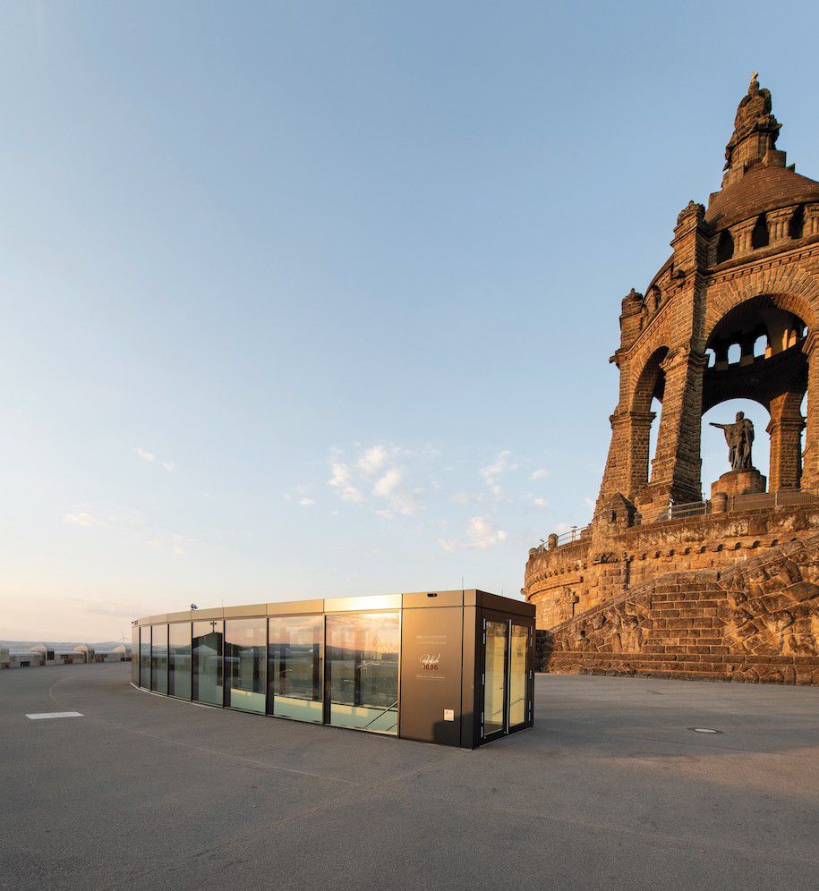 Kaiser-Wilhelm-Denkmal mit LWL-Besucherzentrum© LWL/Peter Hübbe