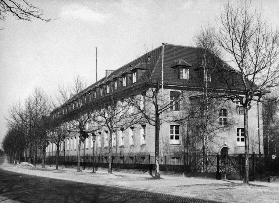 Das Hauptgebäude des KWI für Anthropologie, menschliche Erblehre und Eugenik in den 1930ern (Quelle: Archiv der Max-Planck-Gesellschaft, Berlin-Dahlem).