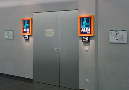 In May 2007, supermarket chain Aldi Süd sponsored a lecture hall at the University of Applied Sciences Wiesbaden – what was known before as ‘Auditorium N-E-1’ became the ‘Aldi Süd Auditorium’. Similar sponsorships have already taken place at the University of Applied Sciences Würzburg-Schweinfurt and at the University of Erlangen-Nürnberg, where a local bank introduced the ‘easyCredit Auditorium’. In addition to economic interests, academic freedom in Germany seems to be circumscribed by university structures and traditions.Image: Jan Kretschmer