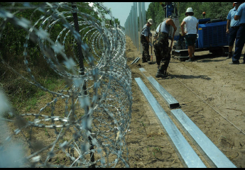Der Bau der ungarisch-serbischen Grenze, Südungarn am 12. August 2015 Foto: Andrea Schmidt/ Délmagyarország[CC BY-SA 3.0], via Wikimedia Commons