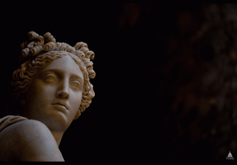 Foto einer Statue der Muse der Geschichte, Clio