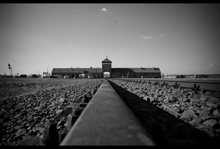 Auschwitz-Birkenau  ©User: Bill Hunt, Auschwitz-Birkenau, 12.02.2011. Quelle: Flickr (CC BY 2.0)