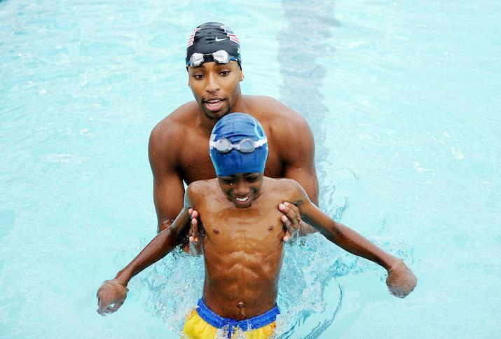 US Olympic gold medalist swimmer Cullen Jones teaches kids 