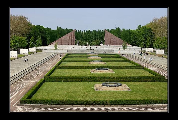 © Oleg Seifert | WikimediaCommons CC BY 3.0. Titel: Sowjetisches Ehrenmal, Berlin, Treptower Park