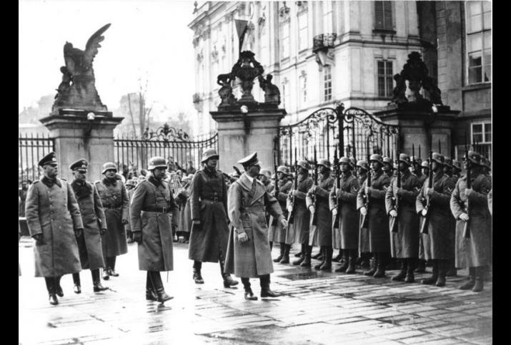 Adolf Hitler auf der Prager Burg am 15.3.1939