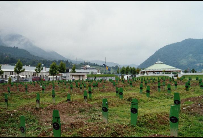 © Srebrenica Genocide Memorial | Mit freundlicher Genehmigung von Benjamin Köhler (2006)