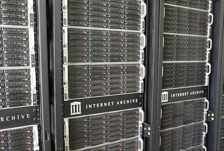 internet_archive_servers_20241000.jpg