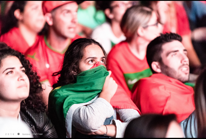 Portugiesische Fans beim Spiel Portugal-Polen bei der EURO 2016, Quelle: Flickr, (CC BY-NC-ND 2.0), Foto: Gustave Deghilage, 2016