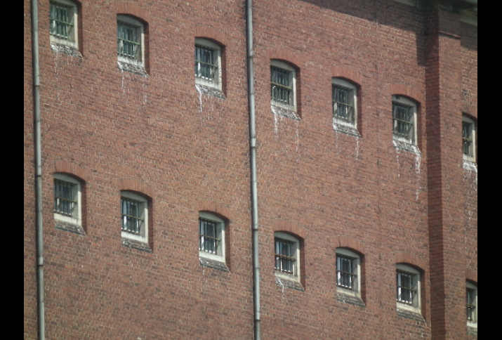 Gitterfensterfront des Frauengefängnisses Hoheneck in Stollberg/Erzgeb. in Sachsen