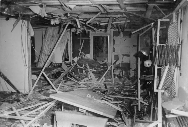 Hitler-Attentat am 20. Juli 1944. Ostpreußen: Inneres der zerstörten Lagerbaracke