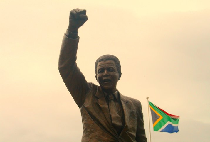 Denkmal Nelson Mandela vor dem ehemaligen Victor-Verster-Gefängnis in Paarl, Western Cape, Südafrika.