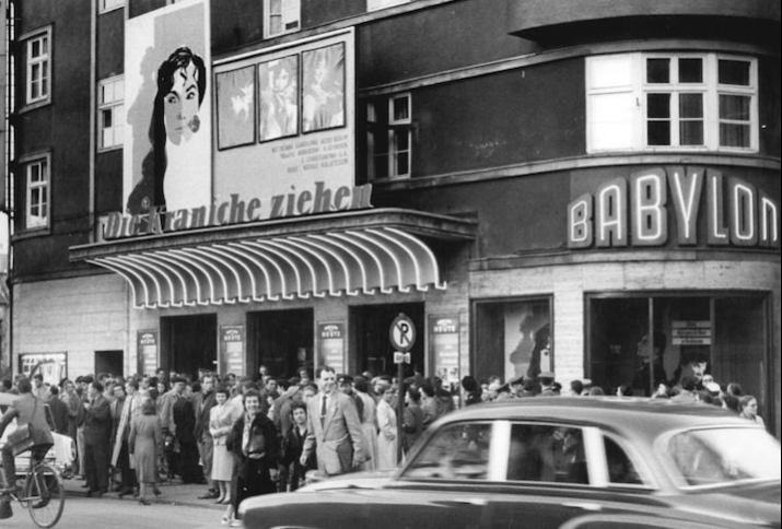 Berlin, Luxemburgplatz, Kino "Babylon" 1958, Erstaufführung des Films "Die Kraniche ziehen"