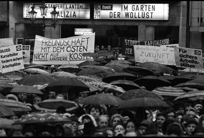 Demonstration von 10000 Textilarbeitern in Bonn, Marktplatz 13.12.1973, © J.H. Darchinger/Friedrich-Ebert-Stiftung 
