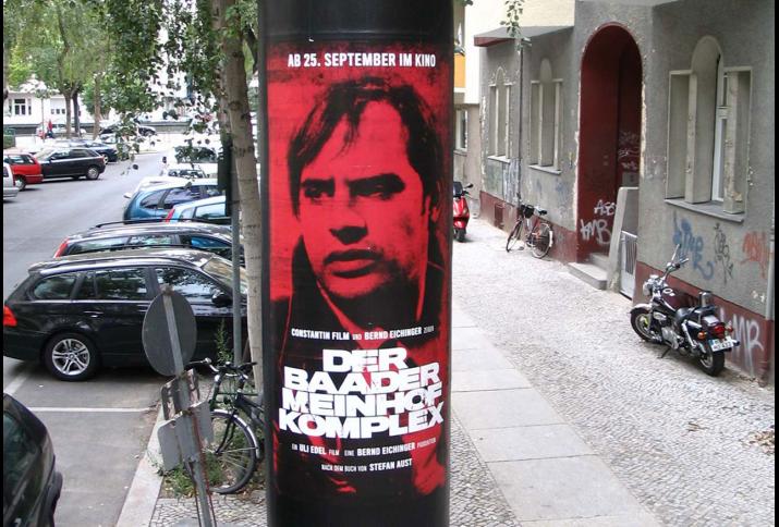 Anschlagsäule in Sybelstraße mit Filmplakat zum "Der Baader-Meinhof-Komplex"