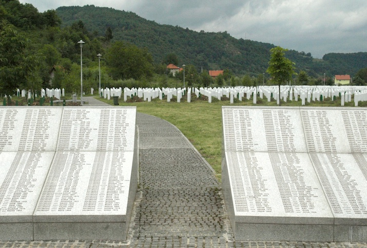 Grabmale in der Gedenkstätte Srebrenica/Potočari in Bosnien und Herzegowina (2008)