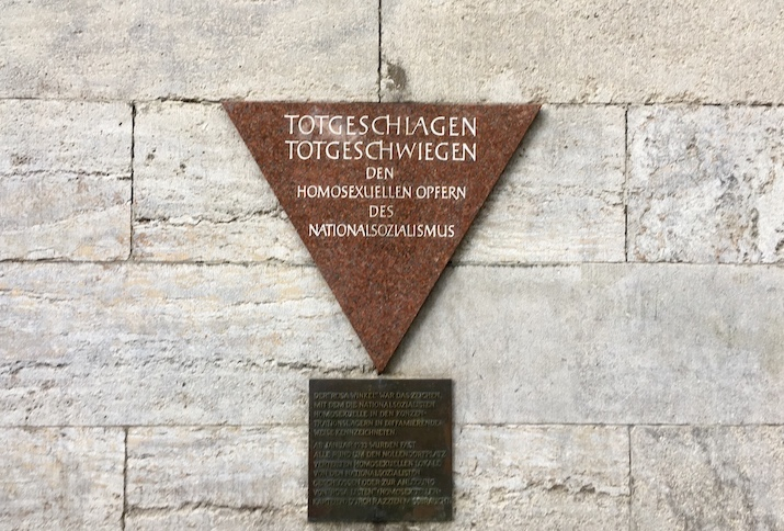 Rosa Winkel – Gedenktafel für die im Nationalsozialismus verfolgten Homosexuellen, Berlin Nollendorfplatz