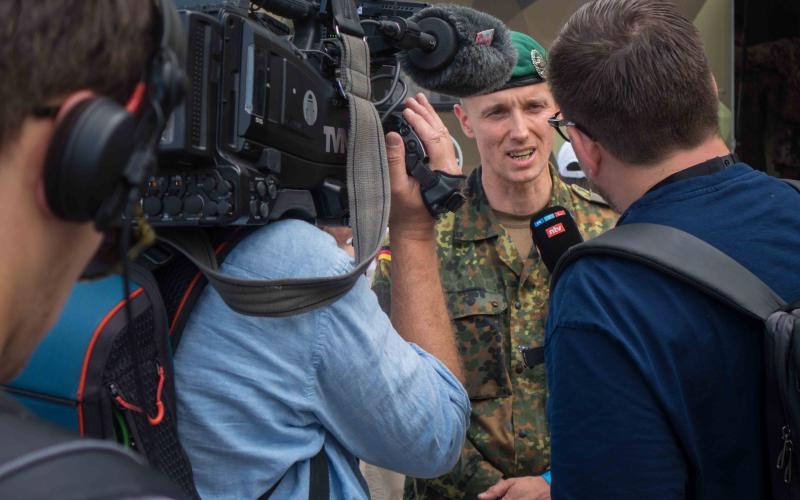 Oberstleutnant i. G. Marcel Bohnert im Interview am „Nationalen Veteranentag“ in Berlin, 15.6.2025, Fotograf: Stephan Horn
