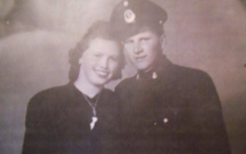 The only family photograph showing Vjeran’s grandparents in 1944, Bjelovar, Croatia. Quelle: Vjeran Pavlaković
