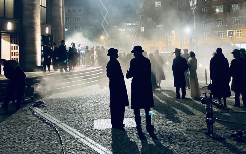Dreharbeiten zu „Babylon Berlin“ vor der Volksbühne in Berlin, 13.11.2025