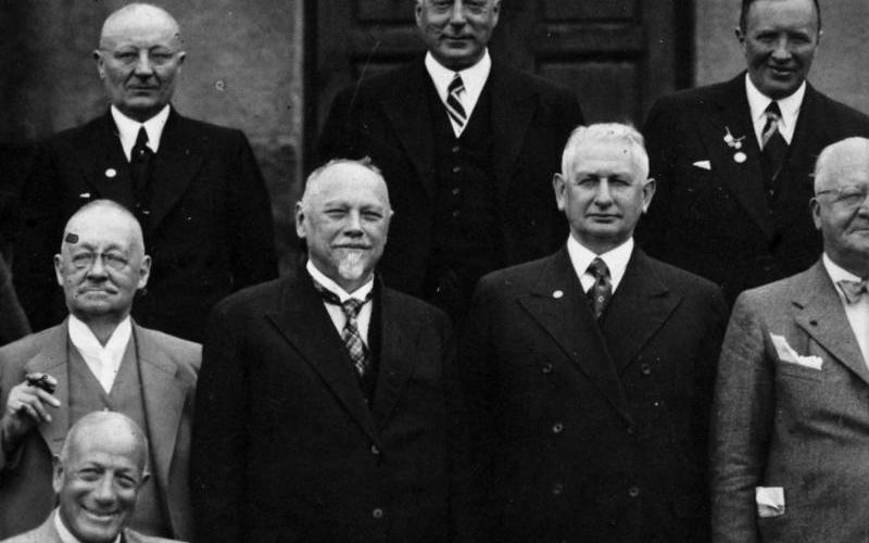 Friedrich Flick mit Industriellen