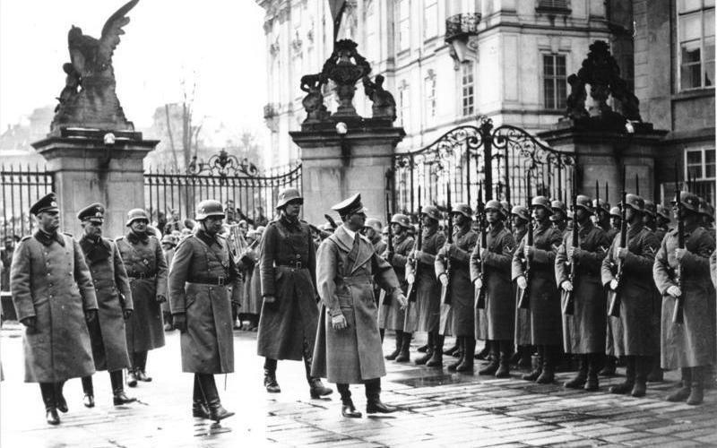 Adolf Hitler auf der Prager Burg am 15.3.1939