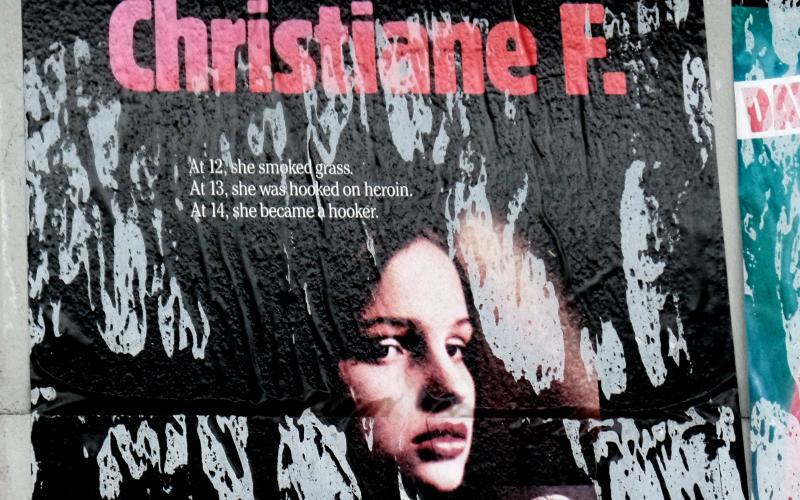 Filmposter "Christiane F. – Wir Kinder vom Bahnhof Zoo", Quelle: Flickr "Oct 2014 SAM 538", User: Lord Jim, 08.01.2014 (CC BY 2.0)