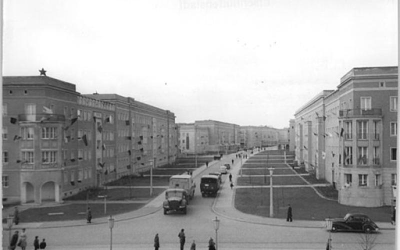 Straße der Jugend in Eisenhüttenstadt, 2. Mai 1956