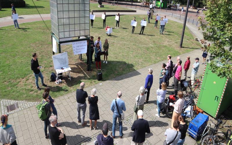Gedenkintervention der Studierenden am Lagerort für sowjetische Kriegsgefangene im Bremer Stadtzentrum