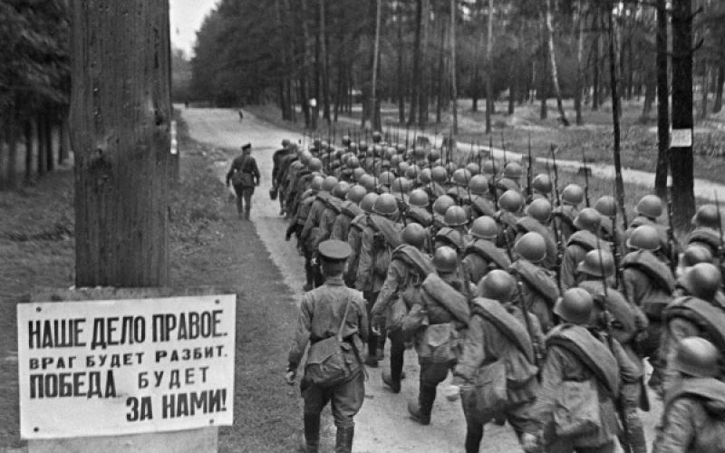 Recruits leaving for the front during mobilization, Moscow, 23 June 1941.