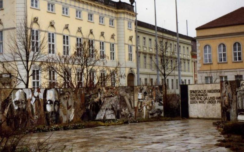 Spartacus Memorial, Potsdam DDR Januar 1990 