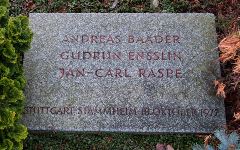 Grabstein des Gemeinschaftsgrabs von Andreas Baader, Gudrun Ensslin und Jan-Carl Raspe