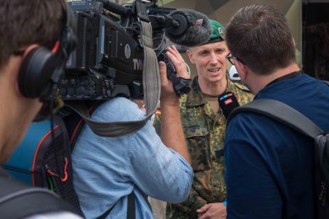 Oberstleutnant i. G. Marcel Bohnert im Interview am „Nationalen Veteranentag“ in Berlin, 15.6.2025, Fotograf: Stephan Horn