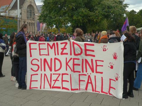 Gedenkveranstaltung auf dem Goseriedeplatz Hannover für eine in Burgdorf getötete 37-jährige