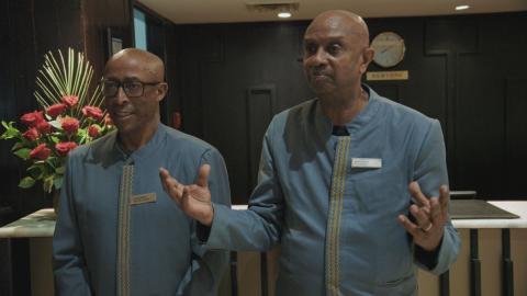 Zwei Hotelmitarbeiter vom Hilton in Addis Abeba im Interview mit Ruth Beckermann