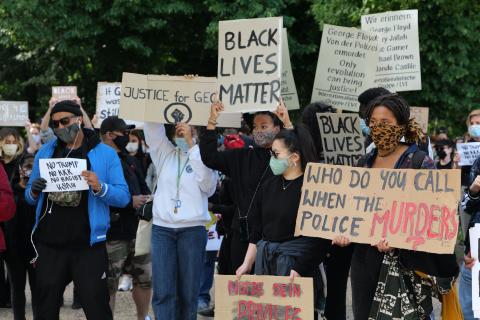Kundgebung gegen Rassismus und Polizeigewalt an der Botschaft der USA in Berlin nach dem Mord an George Floyd durch einen Polizisten in den USA am 30. Mai 2020