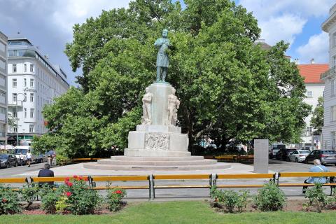 Karl-Lueger-Denkmal in Wien nach der Schiefstellung