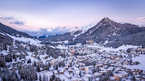 Bergpanorama, im Tale Davos
