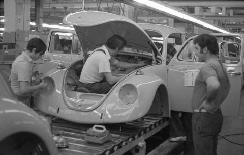 Wolfsburg, VW Autowerk, Käfer (1973).