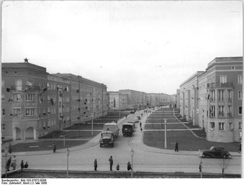 Straße der Jugend in Eisenhüttenstadt, 2. Mai 1956