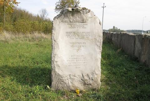 Monument auf dem jüdischen Friedhof in Jedwabne