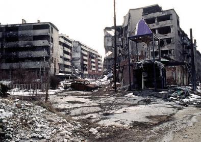 Der Stadtteil Grbavica in Sarajevo, vier Monate nach dem offiziellen Ende des Bosnienkrieges und der Unterzeichning des Dayton-Abkommens. 9. März 1996