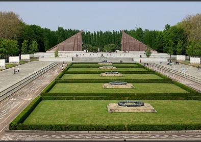 © Oleg Seifert | WikimediaCommons CC BY 3.0. Titel: Sowjetisches Ehrenmal, Berlin, Treptower Park