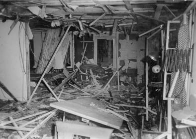 Hitler-Attentat am 20. Juli 1944. Ostpreußen: Inneres der zerstörten LagerbarackeHitler- Hitler-Attentat am 20. Juli 1944. Ostpreußen: Inneres der zerstörten Lagerbaracke