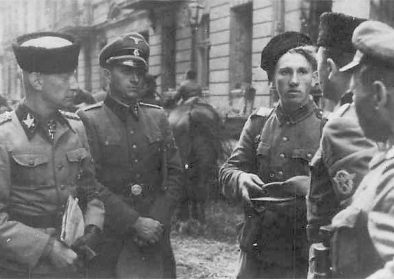 SS-Gruppenführer Heinz Reinefarth, erster von links