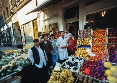 Lebensmittelgeschäft in der Bergmannstraße, April 1990